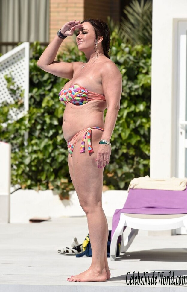 Lisa Appleton &#8220;Accidentally&#8221; Showing Her Naked Tits 129323