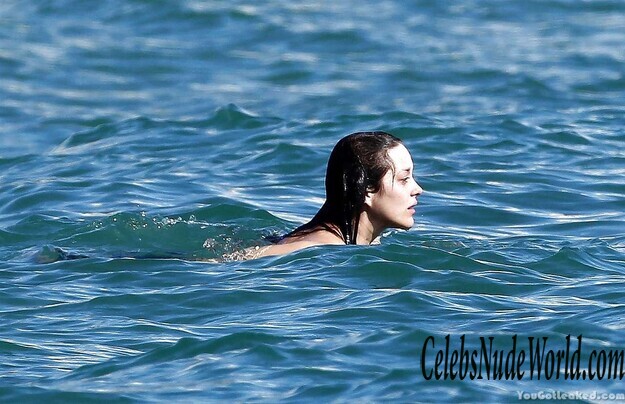 Topless pics of Marion Cotillard 129529
