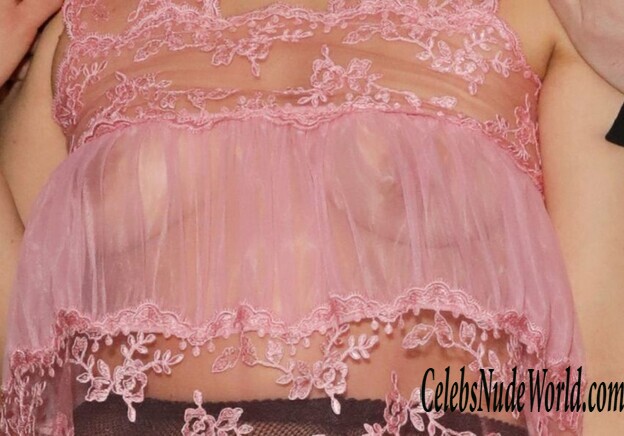 Madeleine Østlie Braless 129787