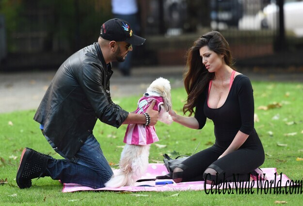 Louise Cliffe Cleavage Photos 130894