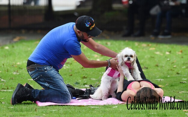 Louise Cliffe Cleavage Photos 130896