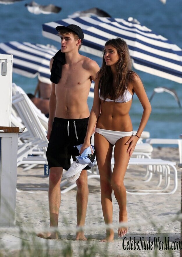 Lily Moulton Sexy 132693