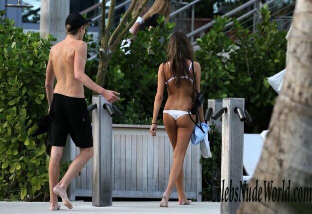 Lily Moulton Sexy 132705