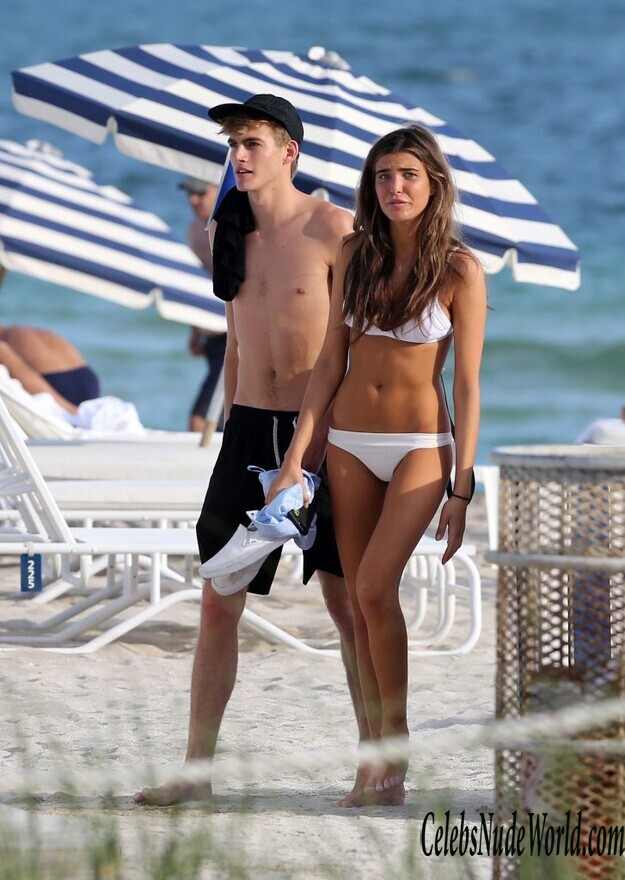 Lily Moulton Sexy 132708