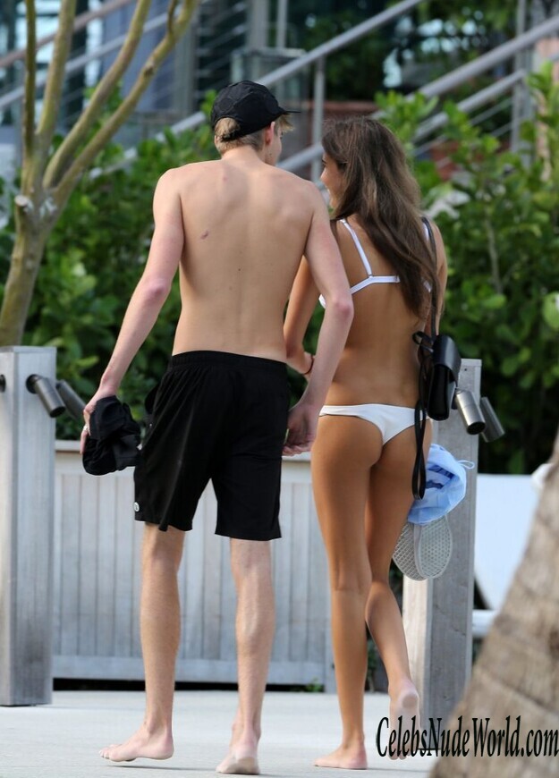 Lily Moulton Sexy 132709