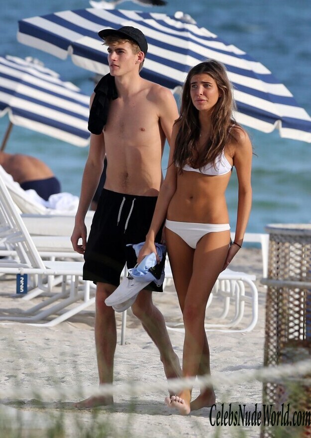 Lily Moulton Sexy 132710