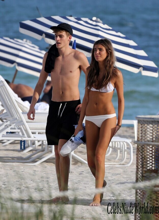 Lily Moulton Sexy 132711