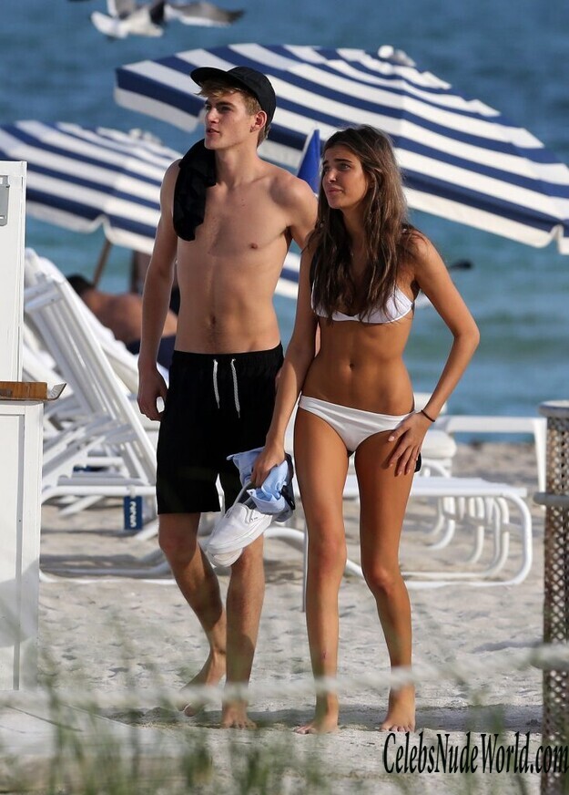 Lily Moulton Sexy 132712