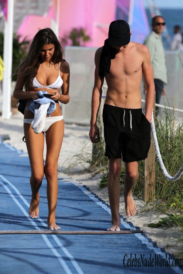 Lily Moulton Sexy 132716