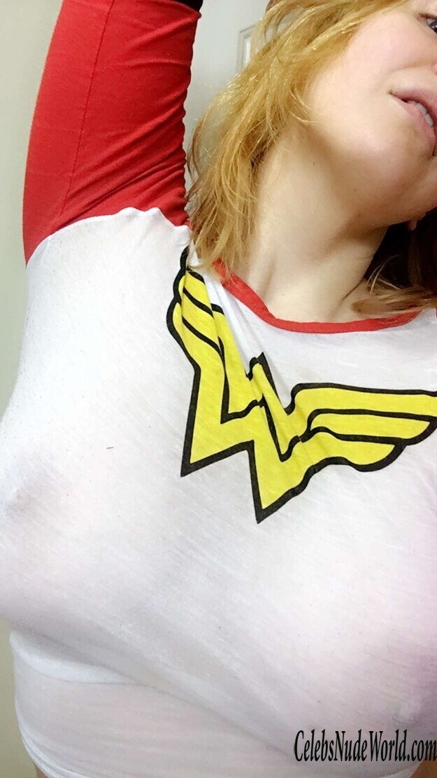 Maitland Ward Braless Photos 133080