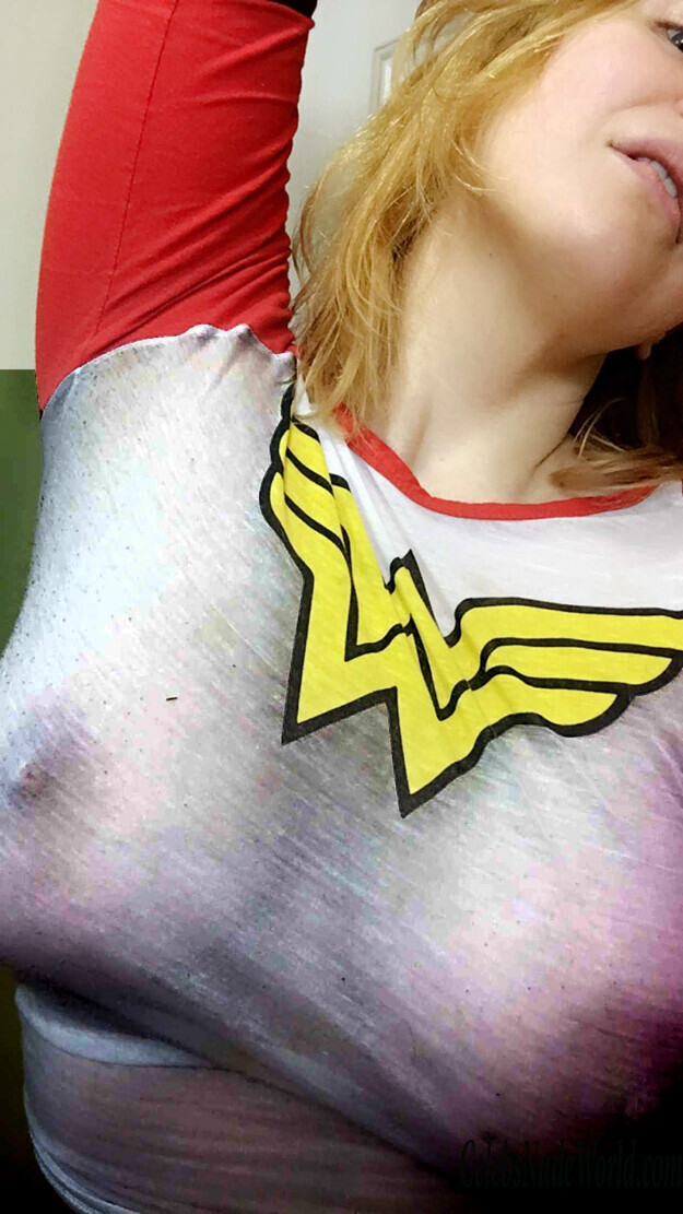 Maitland Ward Braless Photos 133084