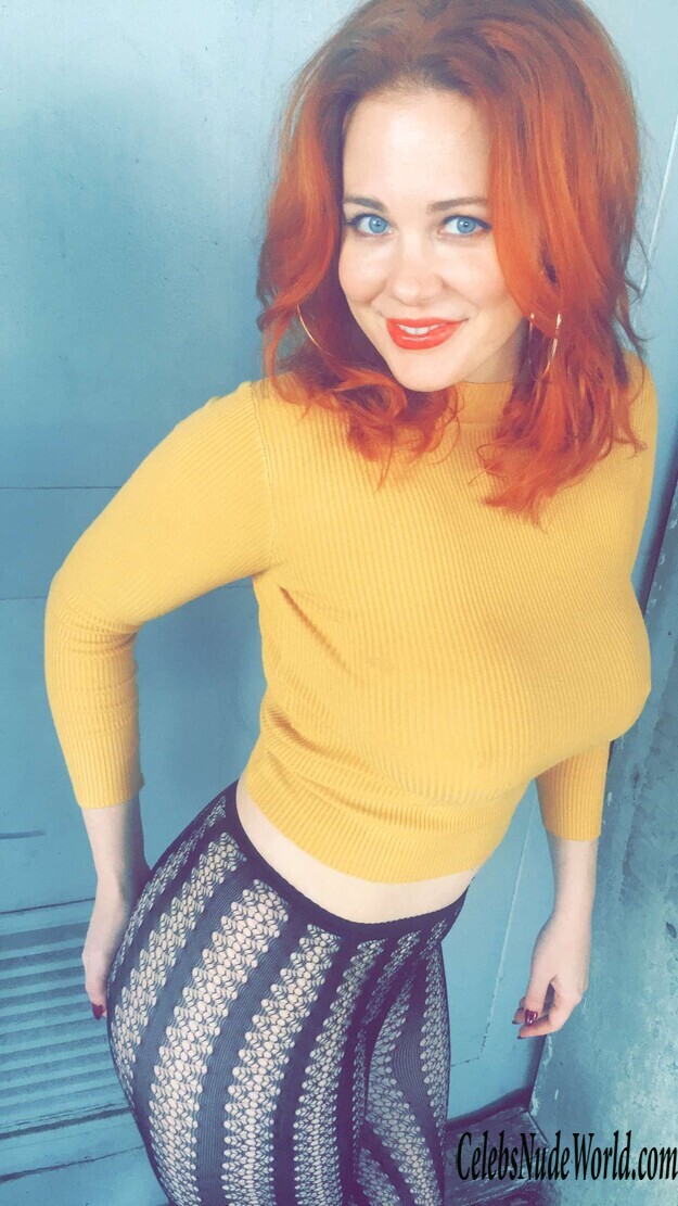 Maitland Ward Braless Photos 133087