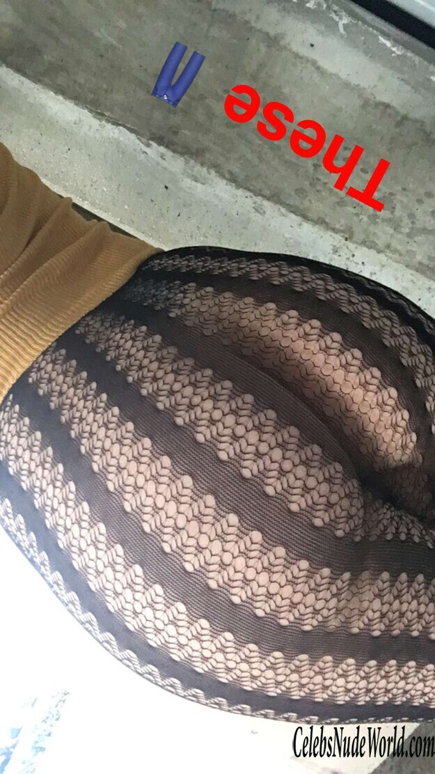 Maitland Ward Braless Photos 133089