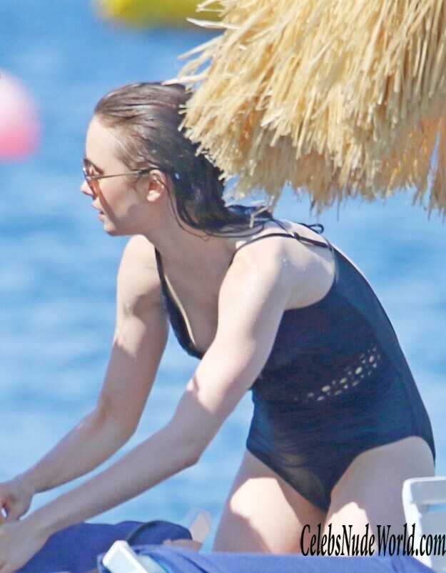Lily Collins Sexy 135911