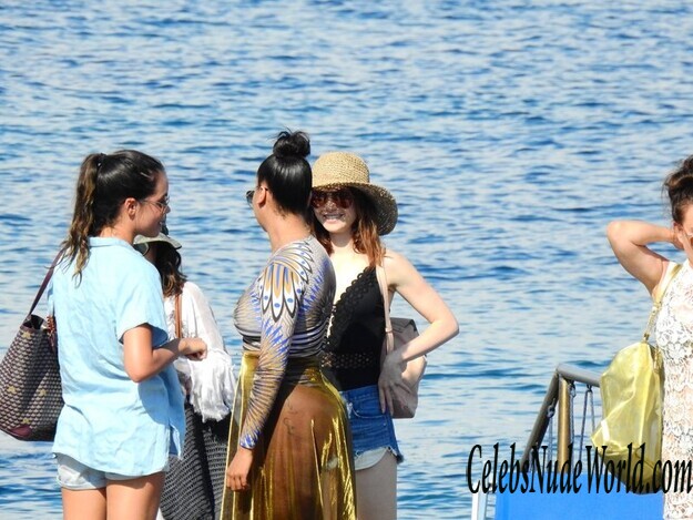 Lily Collins Sexy 135945