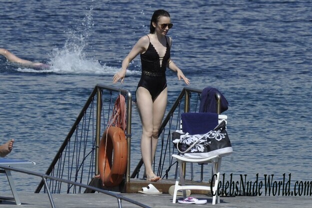 Lily Collins Sexy 135948