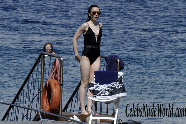 Lily Collins Sexy 135954