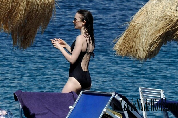 Lily Collins Sexy 135972