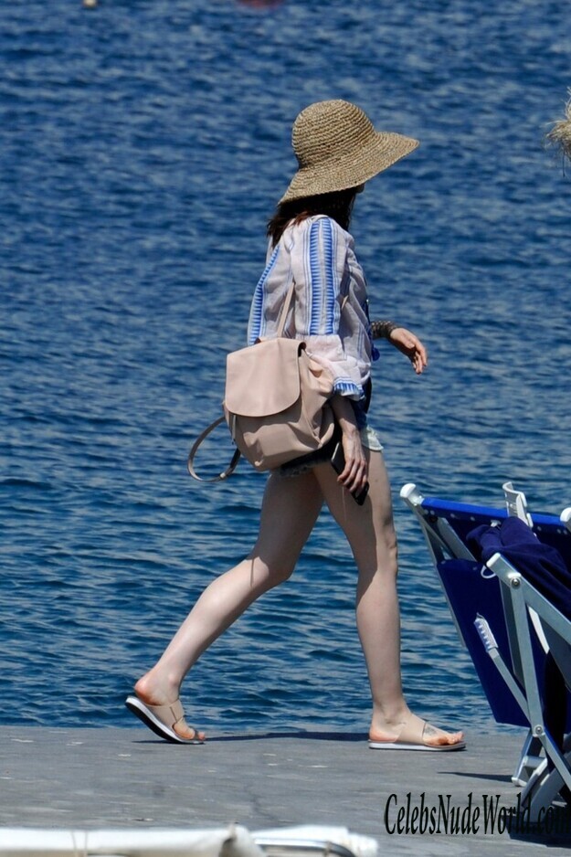 Lily Collins Sexy 135979