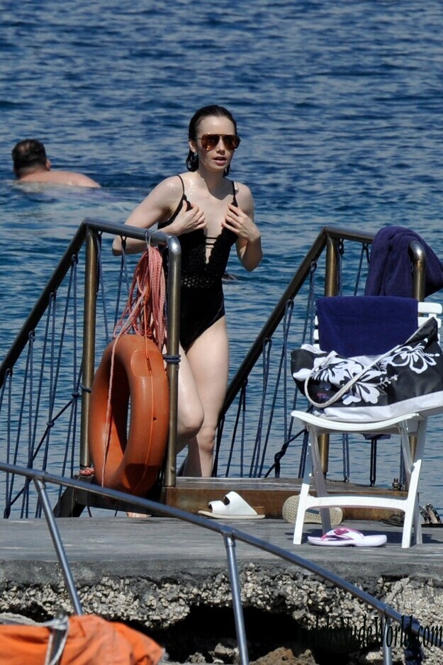 Lily Collins Sexy 135981