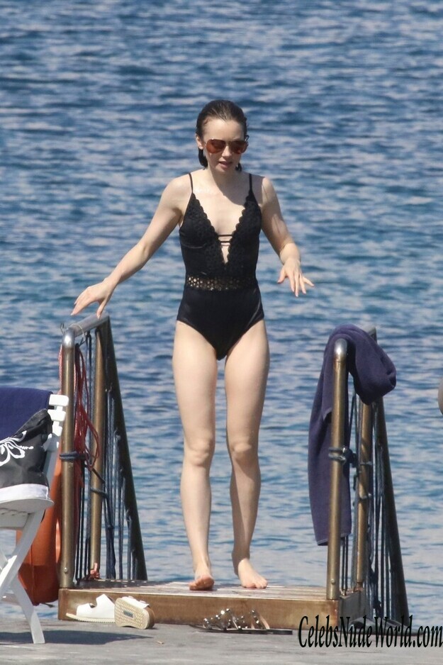 Lily Collins Sexy 136000