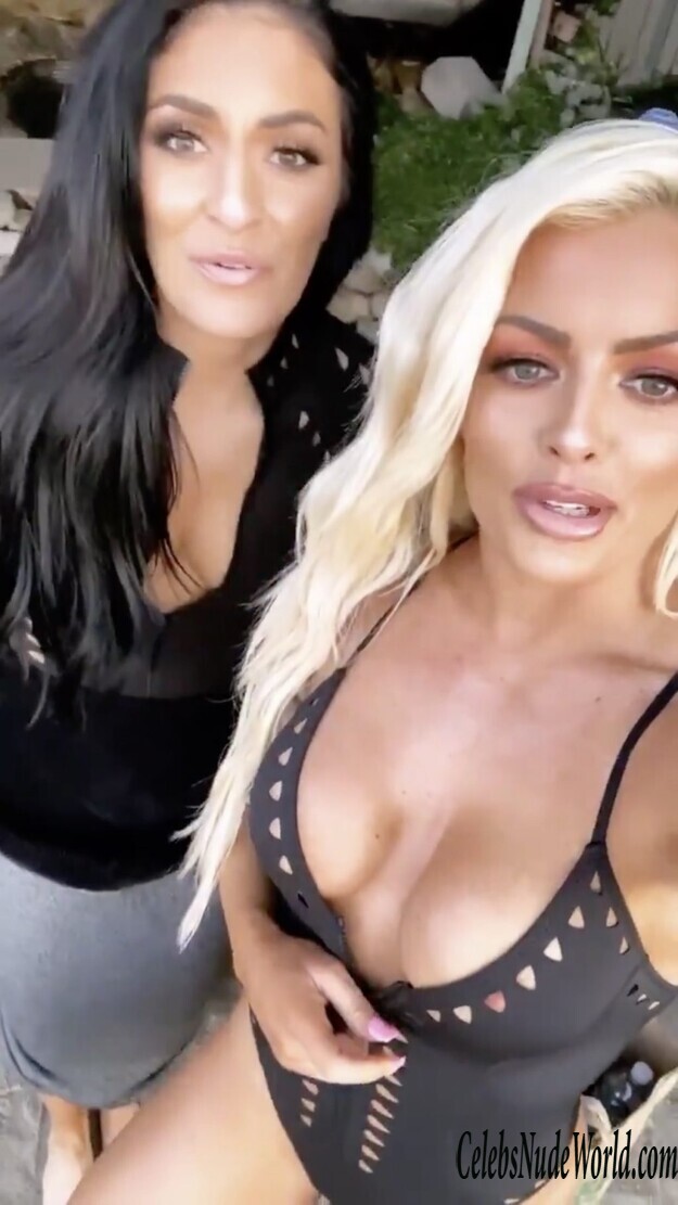 Mandy Rose Cleavage 136024