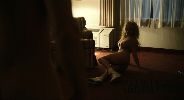 Nude Photos of Melissa Rauch 136409