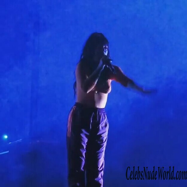 Lily Allen Pokies 136460