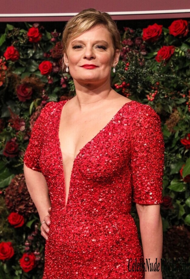 Martha Plimpton Cleavage 136640