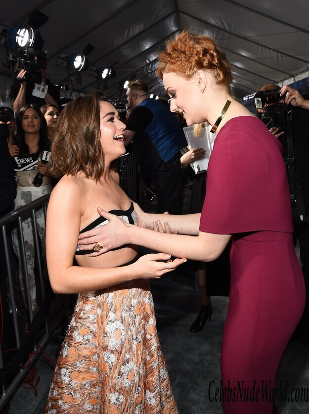 Maisie Williams & Sophie Turner Sexy Photos 137156