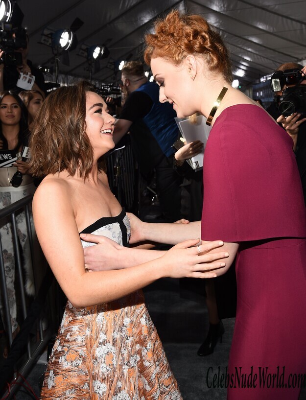 Maisie Williams & Sophie Turner Sexy Photos 137157