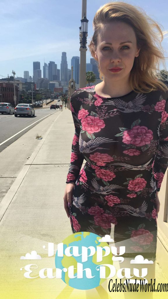 Maitland Ward Hypnotizing With Her Big Tits 137343