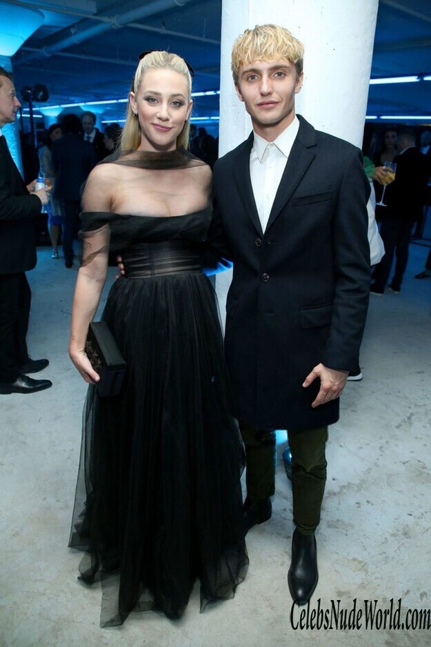 Lili Reinhart Cleavage 137799