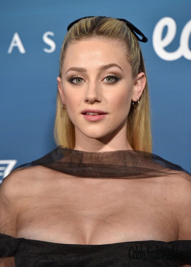 Lili Reinhart Cleavage 137813