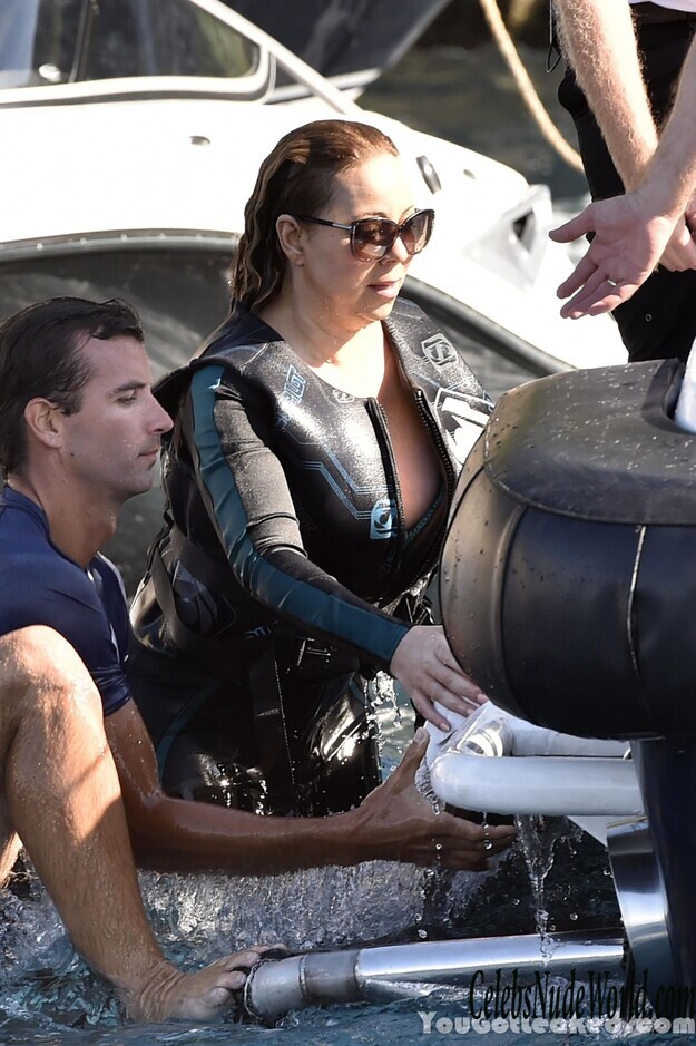 Mariah Carey's nipslip photoshoot 138104