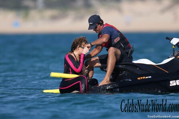 Mariah Carey's nipslip photoshoot 138107