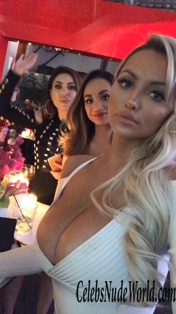 Lindsey Pelas Sexy 138480