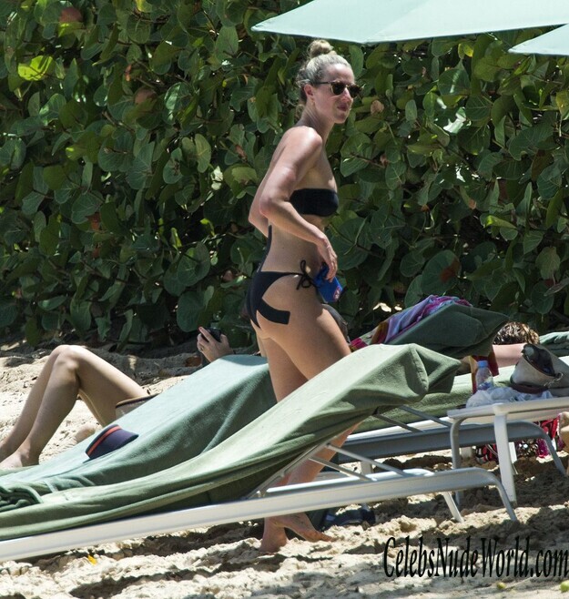 Lisa Carrick Bikini 138503