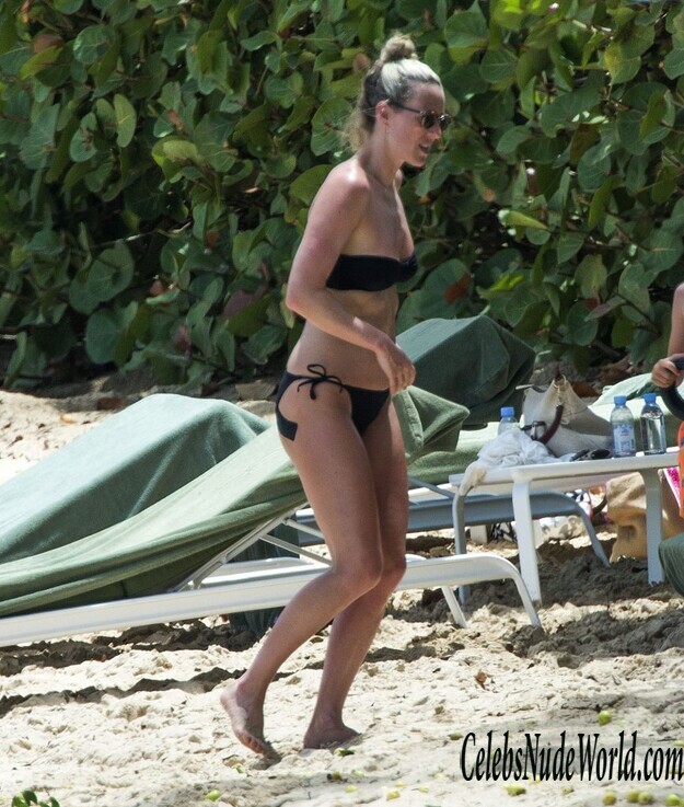 Lisa Carrick Bikini 138507