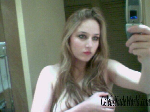 Sweet Leelee Sobieski hacked photos 139001