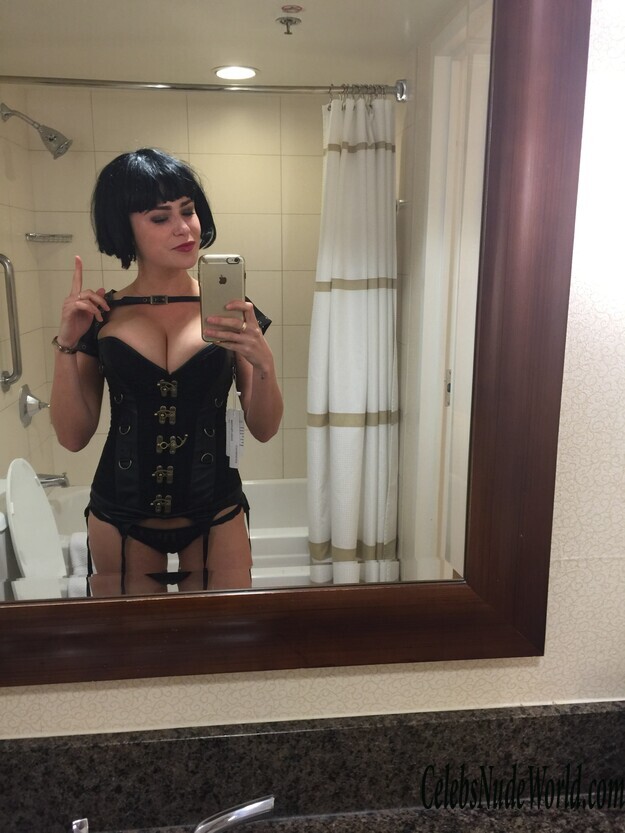 Naughty Nicolle Radzivil Leaks: Massive Tits Edition 139302