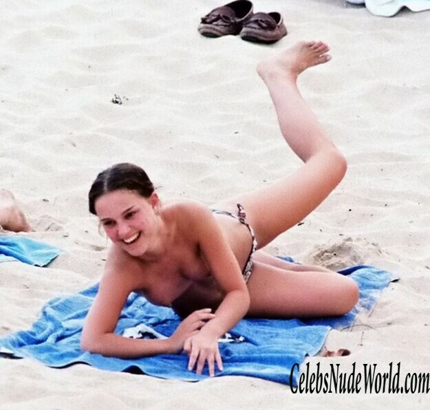 Topless natalie beach portman Natalie Portman