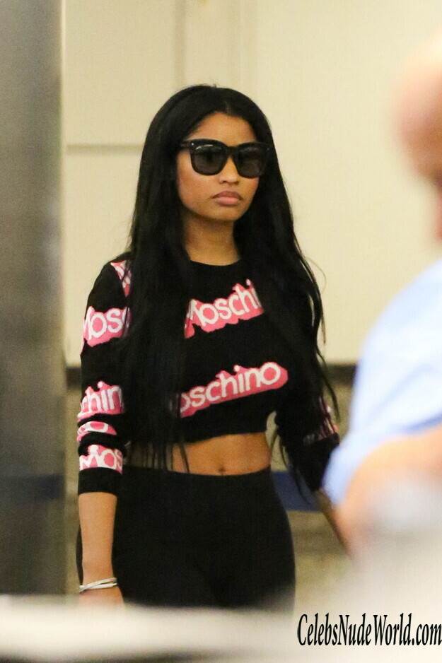 Nicki Minaj sexy dress 139750