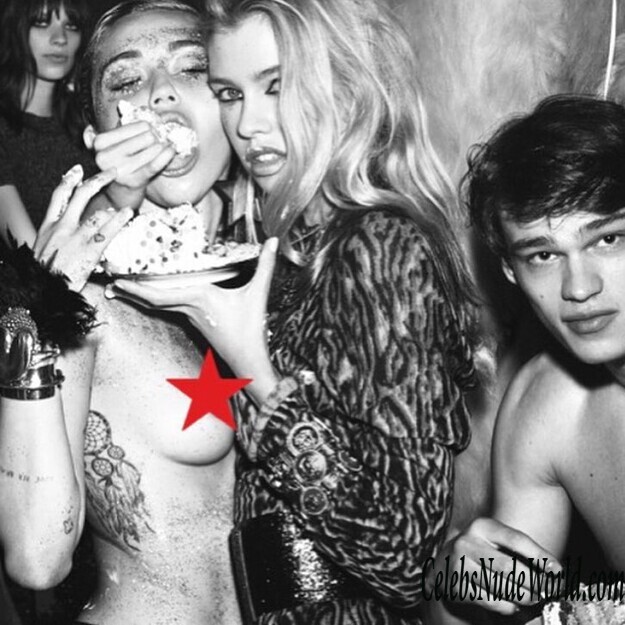 Miley Cyrus's sexy photos 139796