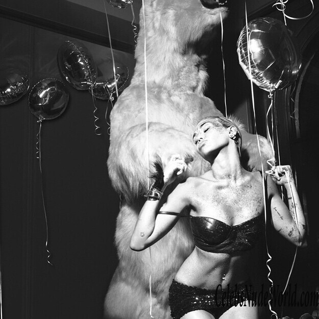 Miley Cyrus's sexy photos 139797