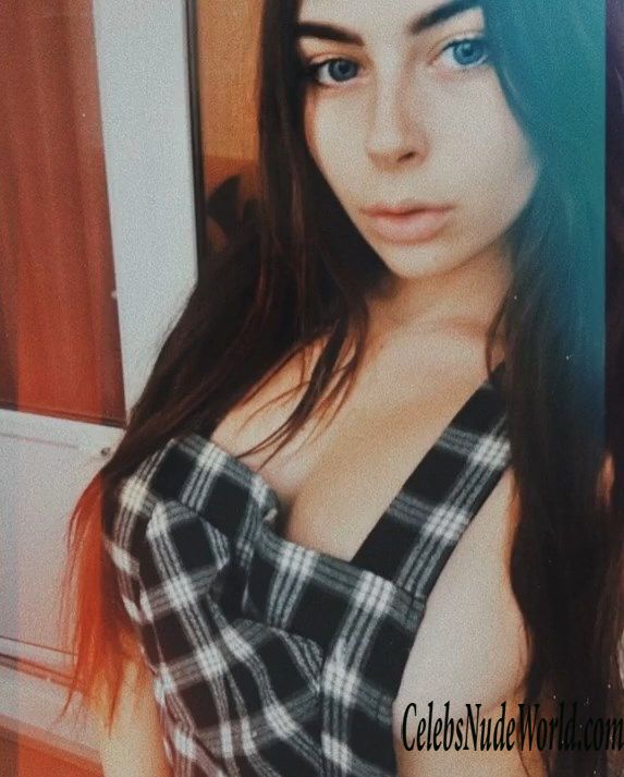 Mikhalina Novakovskaya Topless 139852