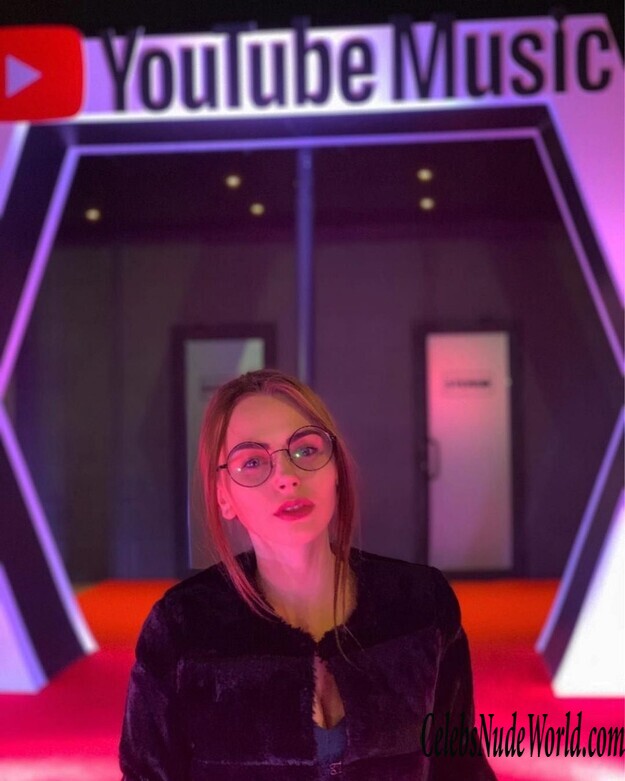 Mikhalina Novakovskaya Topless 139870