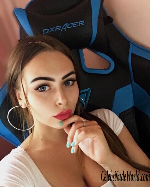 Mikhalina Novakovskaya Topless 139879