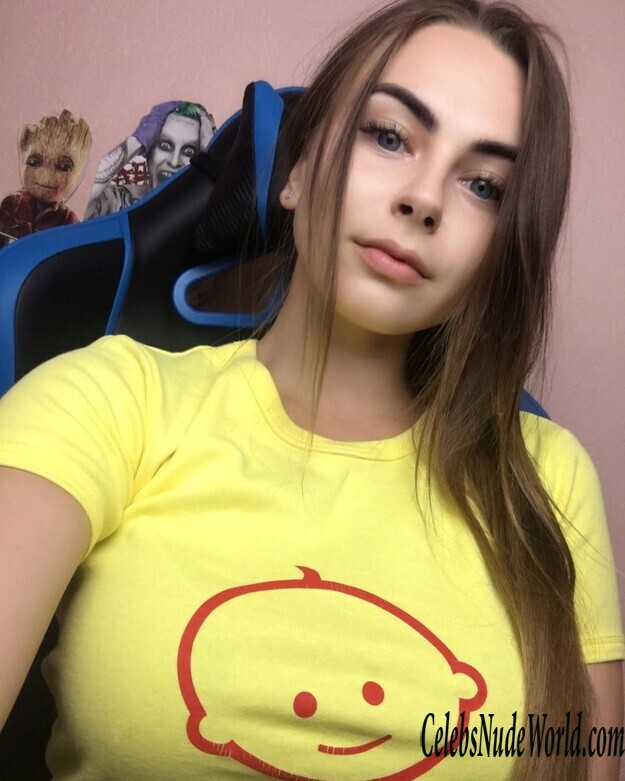 Mikhalina Novakovskaya Topless 139895