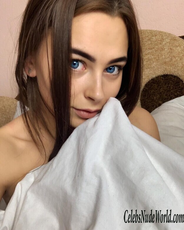 Mikhalina Novakovskaya Topless 139897